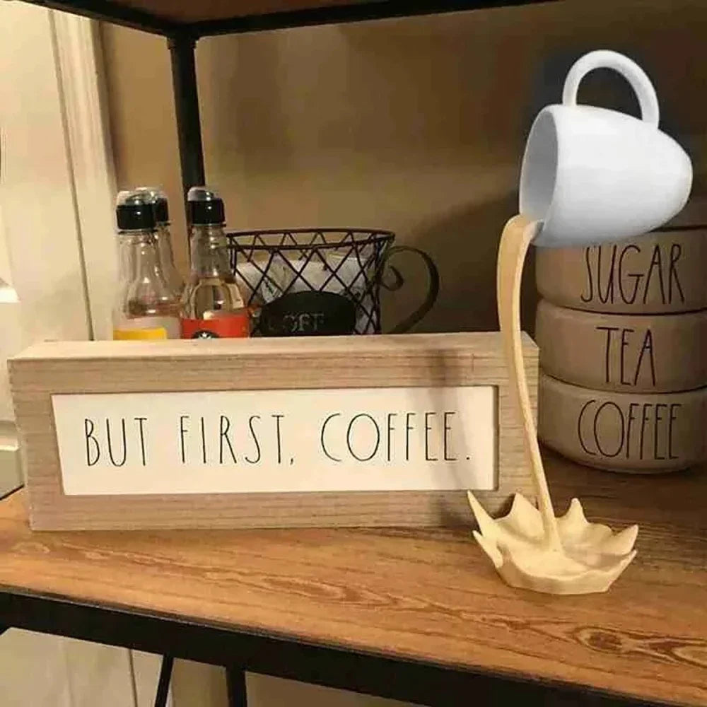 Café suspendido: escultura artística en forma de taza flotante